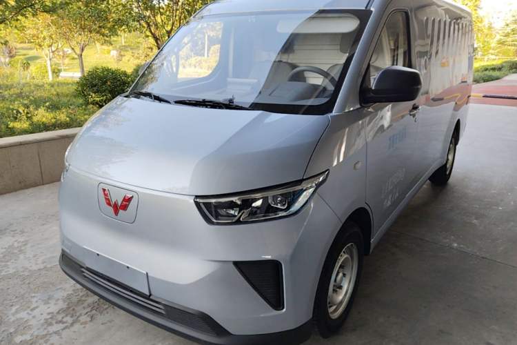 Wuling Yangguang 2025 Model 310KM Window-Sealed Edition—Customized by CATL