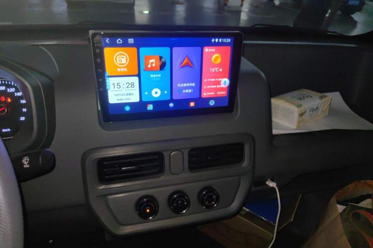 Used Wuling Yangguang 2025 Model 400km Bus Edition—Comfort Edition Audio And AC Panel
