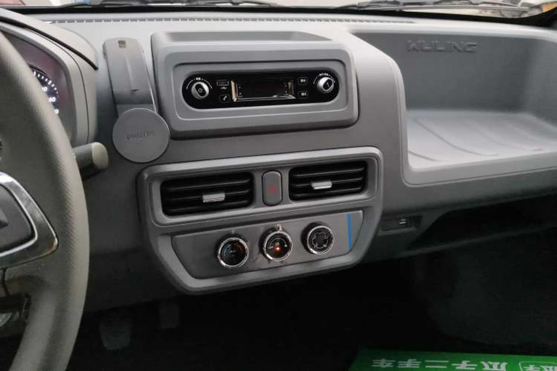 Used Wuling Yangguang 2025 Model 400km Bus Edition—Comfort Edition Audio And AC Panel