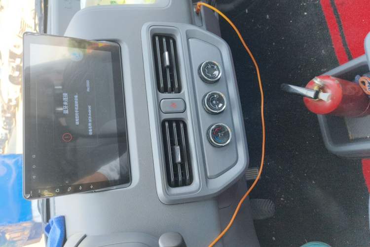 Used Wuling Yangguang 2025 Model 400km Bus Edition—Comfort Edition Audio And AC Panel