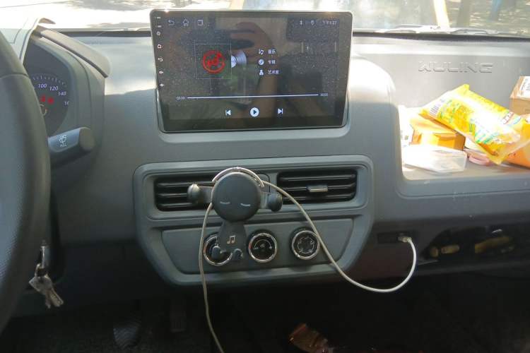 Used Wuling Yangguang 2025 Model 400km Bus Edition—Comfort Edition Audio And AC Panel