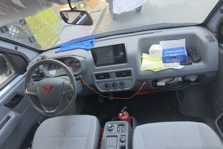 Used Wuling Yangguang 2025 Model 400km Bus Edition—Comfort Edition Center Console