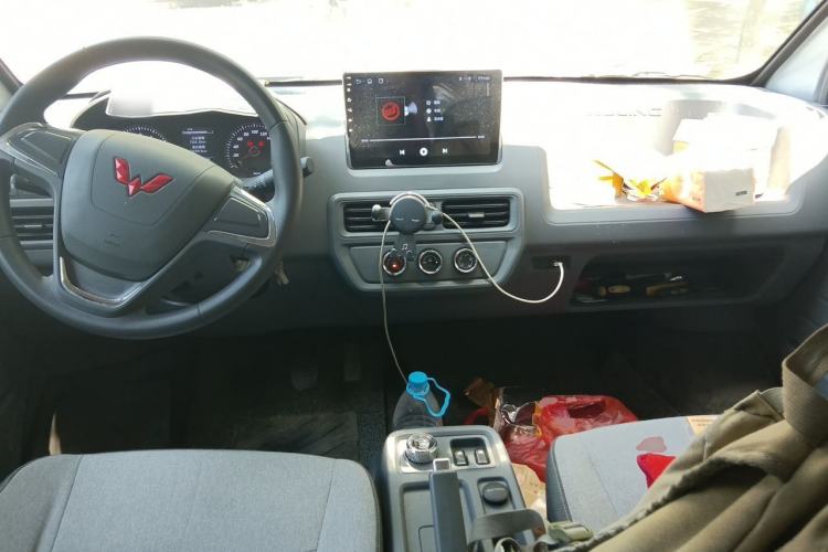 Used Wuling Yangguang 2025 Model 400km Bus Edition—Comfort Edition Center Console