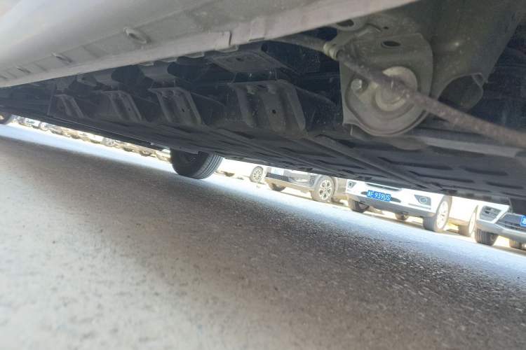 Used Wuling Yangguang 2025 Model 400km Bus Edition—Comfort Edition Chassis Rear Left