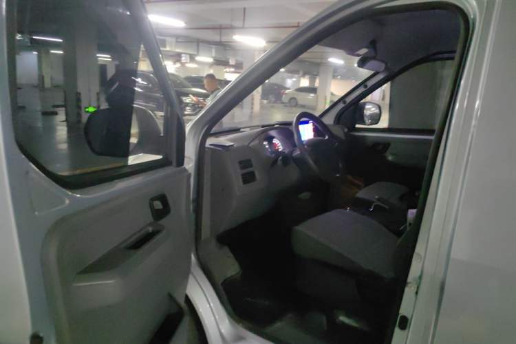 Used Wuling Yangguang 2025 Model 400km Bus Edition—Comfort Edition Driver Seat
