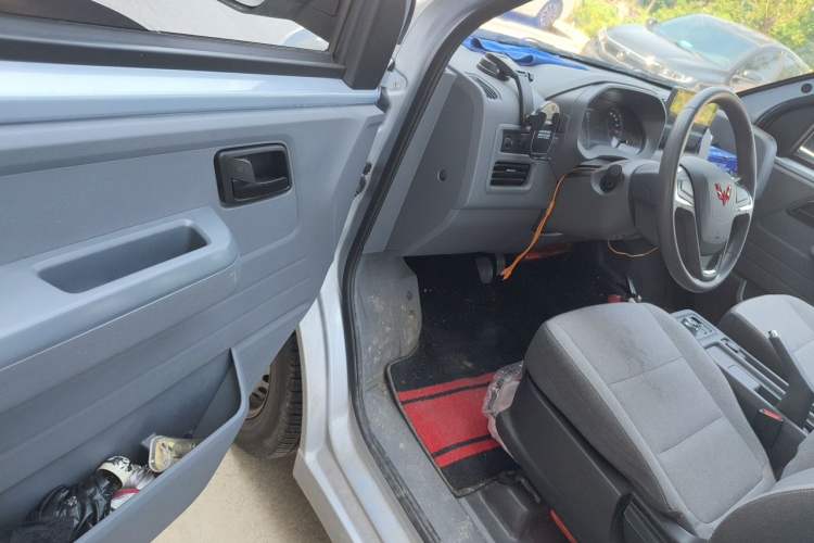 Used Wuling Yangguang 2025 Model 400km Bus Edition—Comfort Edition Driver Seat