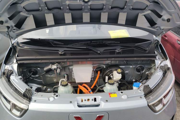 Used Wuling Yangguang 2025 Model 400km Bus Edition—Comfort Edition Engine Bay