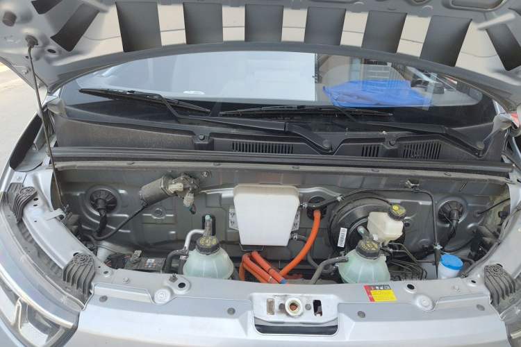 Used Wuling Yangguang 2025 Model 400km Bus Edition—Comfort Edition Engine Bay