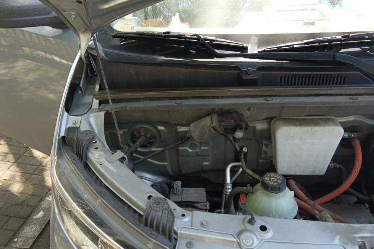 Used Wuling Yangguang 2025 Model 400km Bus Edition—Comfort Edition Engine Bay Right