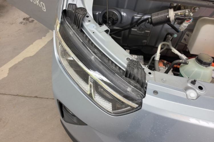 Used Wuling Yangguang 2025 Model 310KM Window-Sealed Edition—Customized by CATL Engine Bay Right
