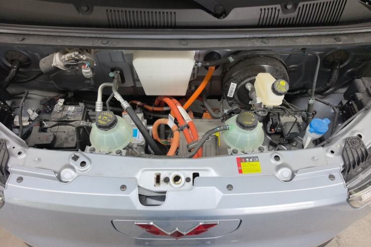 Used Wuling Yangguang 2025 Model 310KM Window-Sealed Edition—Customized by CATL Engine Bay