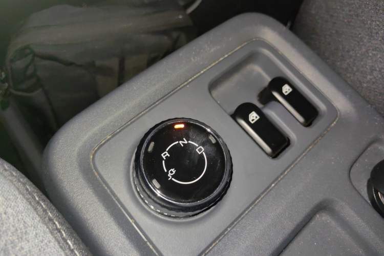 Used Wuling Yangguang 2025 Model 400km Bus Edition—Comfort Edition Gear Lever