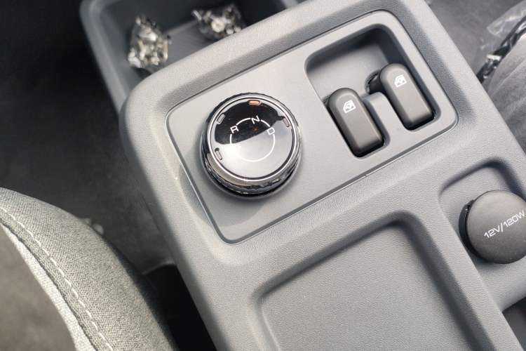 Used Wuling Yangguang 2025 Model 400km Bus Edition—Comfort Edition Gear Lever