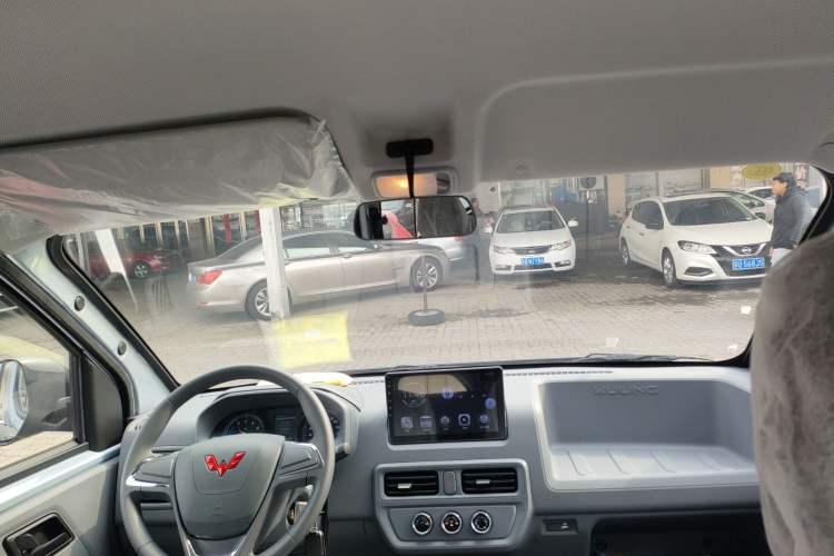 Used Wuling Yangguang 2025 Model 400km Bus Edition—Comfort Edition Headliner