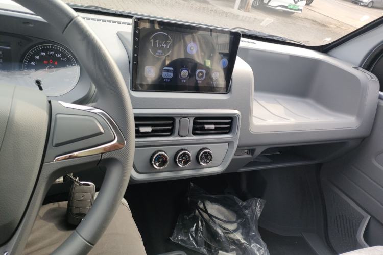 Used Wuling Yangguang 2025 Model 400km Bus Edition—Comfort Edition Interior 2