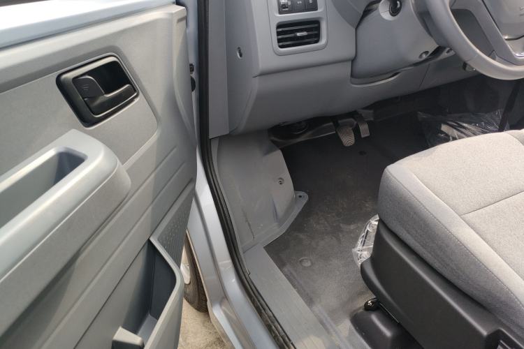 Used Wuling Yangguang 2025 Model 400km Bus Edition—Comfort Edition Interior 3