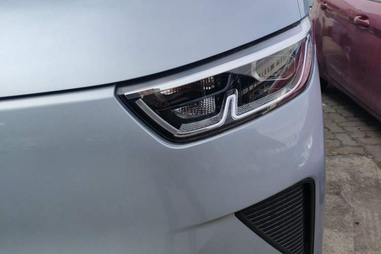 Used Wuling Yangguang 2025 Model 400km Bus Edition—Comfort Edition Left Front Headlight