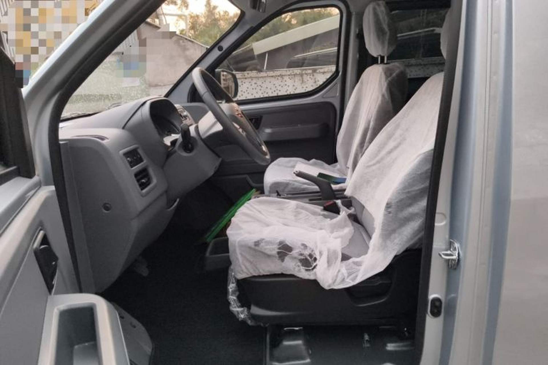 Used Wuling Yangguang 2025 Model 400km Bus Edition—Comfort Edition Left Front Seat