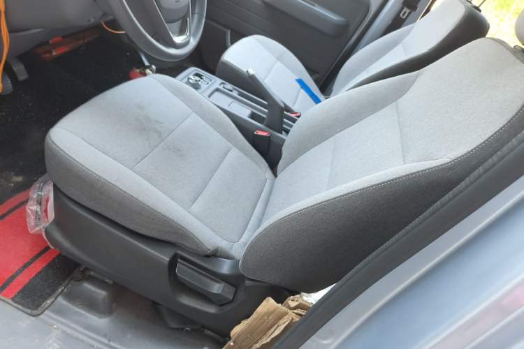 Used Wuling Yangguang 2025 Model 400km Bus Edition—Comfort Edition Left Front Seat