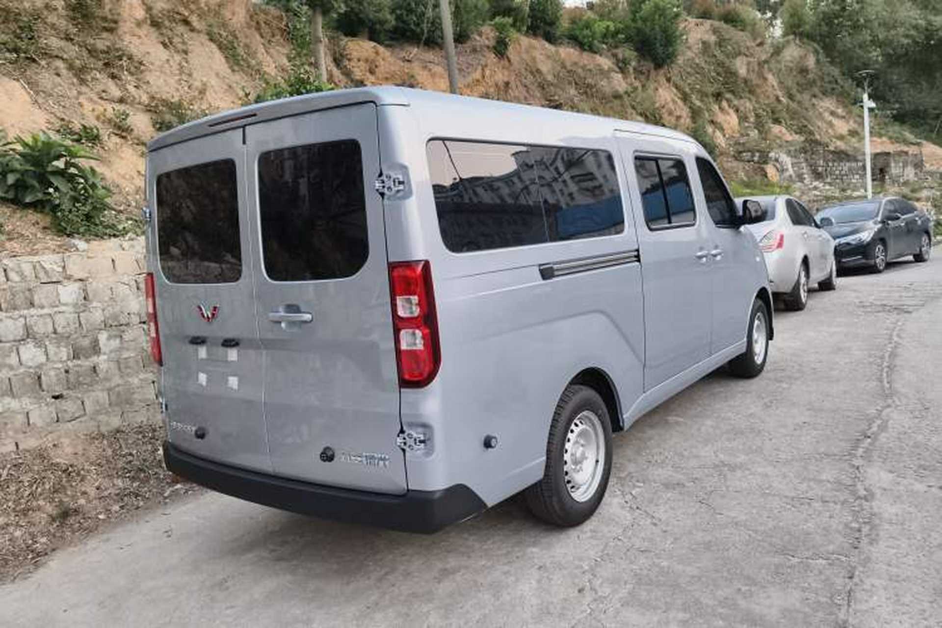 Used Wuling Yangguang 2025 Model 400km Bus Edition—Comfort Edition Rear Right 45 Deg