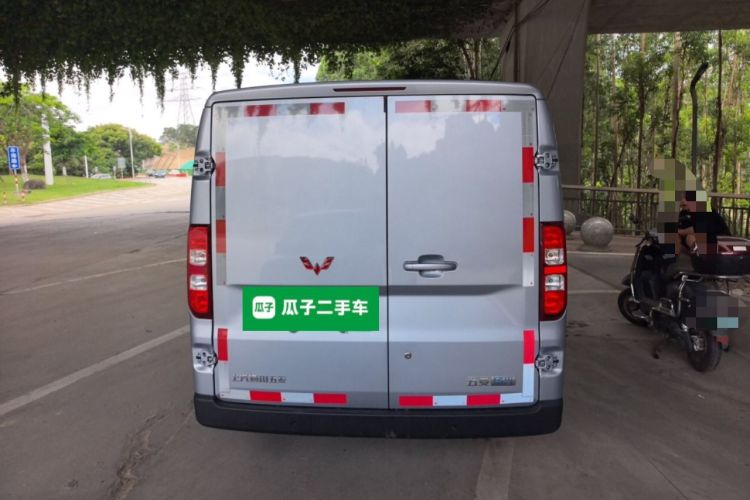 Used Wuling Yangguang 2025 Model 310KM Window-Sealed Edition—Customized by CATL Rear