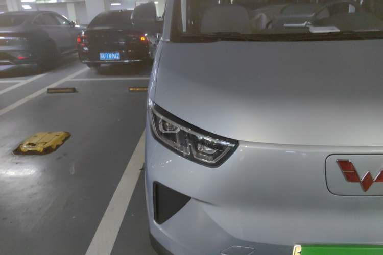Used Wuling Yangguang 2025 Model 400km Bus Edition—Comfort Edition Right Front Headlight