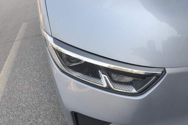 Used Wuling Yangguang 2025 Model 400km Bus Edition—Comfort Edition Right Front Headlight