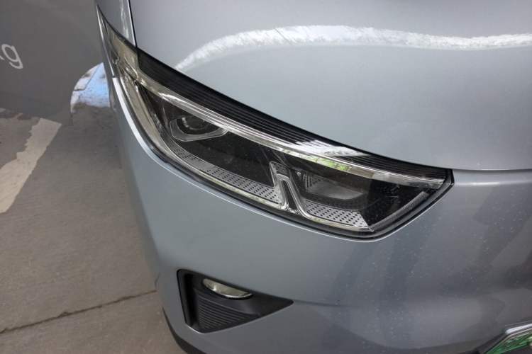 Used Wuling Yangguang 2025 Model 310KM Window-Sealed Edition—Customized by CATL Right Front Headlight