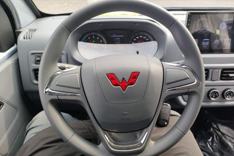 Used Wuling Yangguang 2025 Model 400km Bus Edition—Comfort Edition Steering Wheel