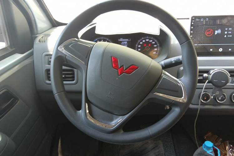 Used Wuling Yangguang 2025 Model 400km Bus Edition—Comfort Edition Steering Wheel