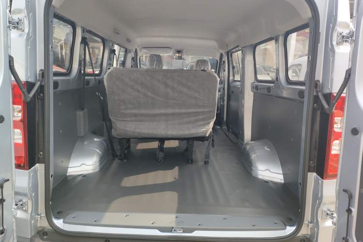 Used Wuling Yangguang 2025 Model 400km Bus Edition—Comfort Edition Trunk