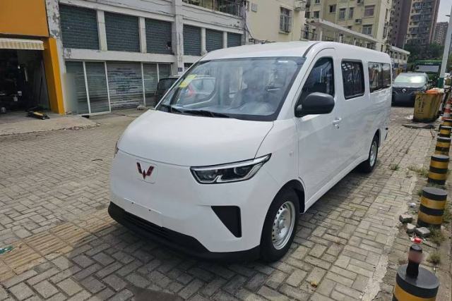 Used Wuling Yangguang 2025 Model 400km Bus Edition—Comfort Edition