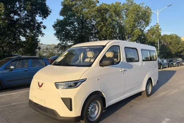 Used Wuling Yangguang 2025 Model 400km Bus Edition—Comfort Edition