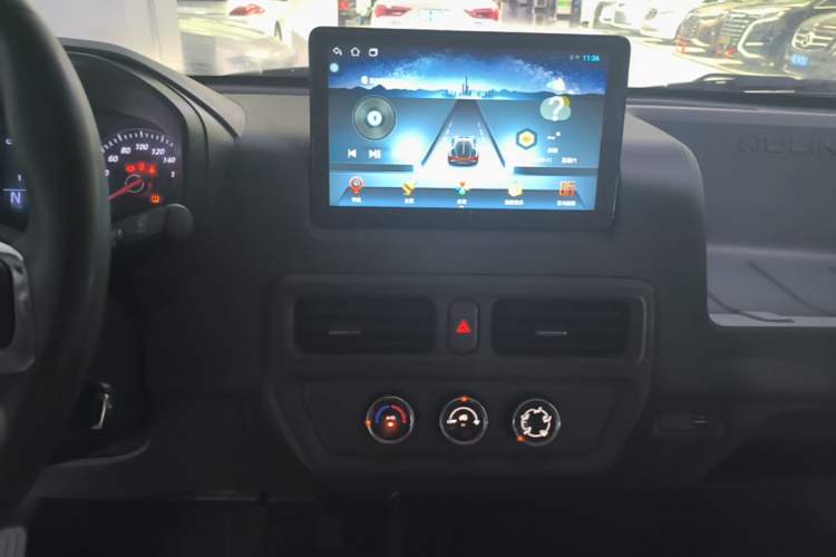 Used Wuling Yangguang 2025 Model 400km Bus Edition—Comfort Edition Audio And AC Panel