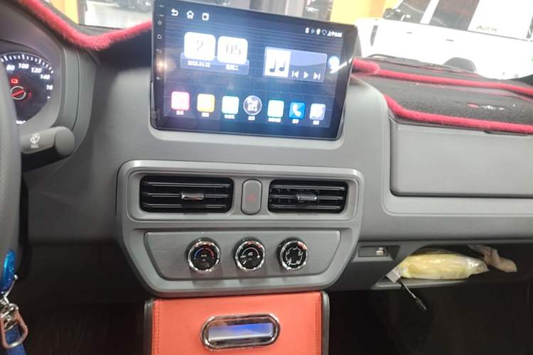 Used Wuling Yangguang 2025 Model 400km Bus Edition—Comfort Edition Audio And AC Panel