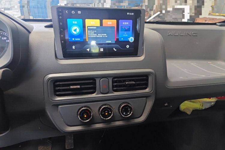 Used Wuling Yangguang 2025 Model 400km Bus Edition—Comfort Edition Audio And AC Panel