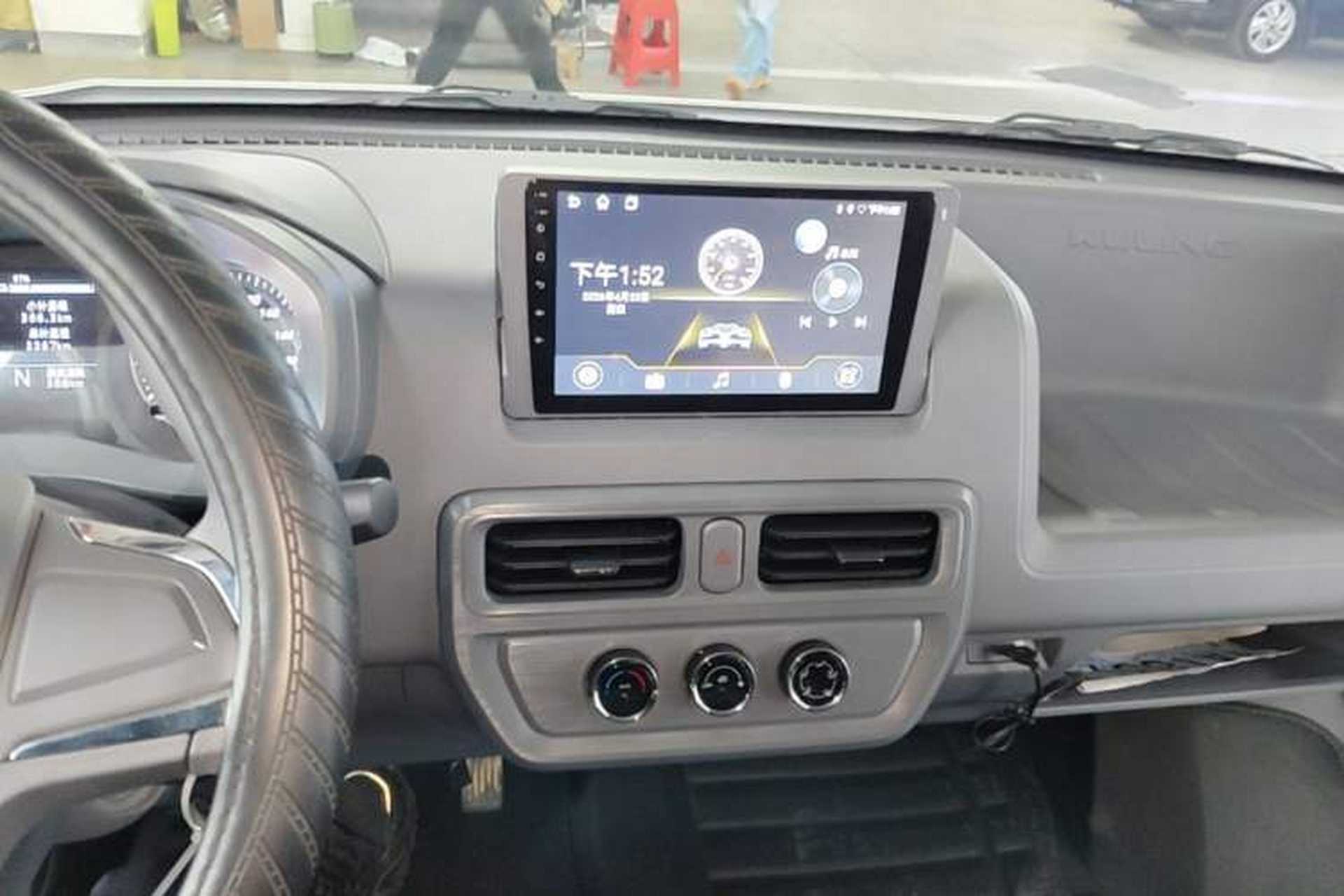 Used Wuling Yangguang 2025 Model 400km Bus Edition—Comfort Edition Audio And AC Panel