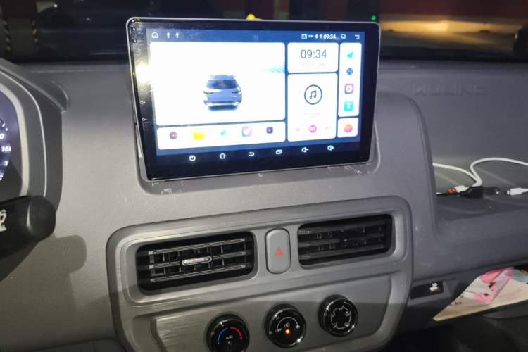 Used Wuling Yangguang 2025 Model 400km Bus Edition—Comfort Edition Audio And AC Panel