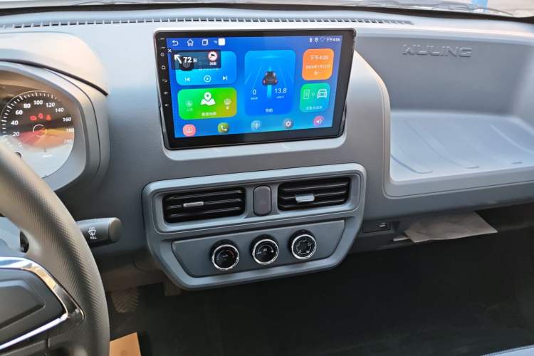 Used Wuling Yangguang 2025 Model 400km Bus Edition—Comfort Edition Audio And AC Panel