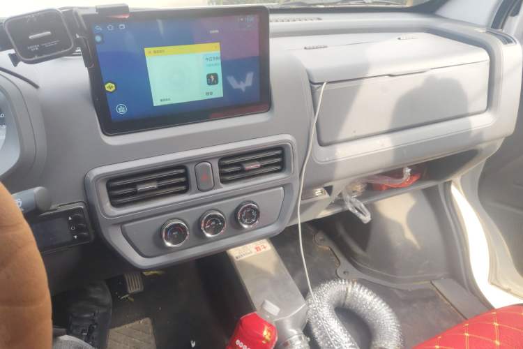 Used Wuling Yangguang 2025 Model 400km Bus Edition—Comfort Edition Audio And AC Panel