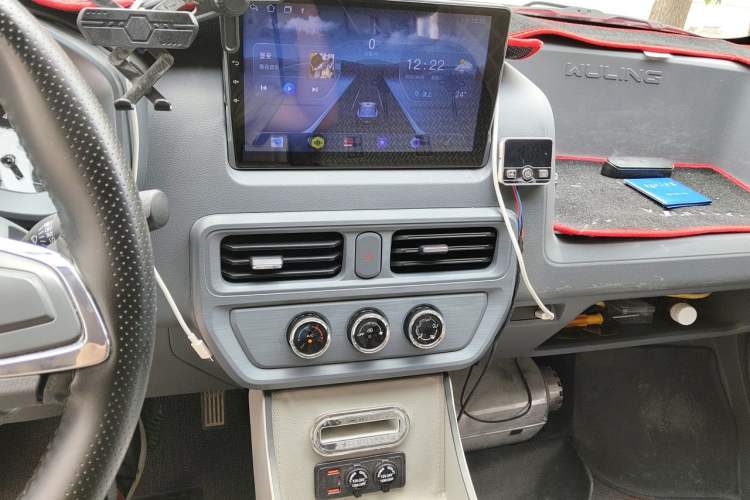 Used Wuling Yangguang 2025 Model 400km Bus Edition—Comfort Edition Audio And AC Panel