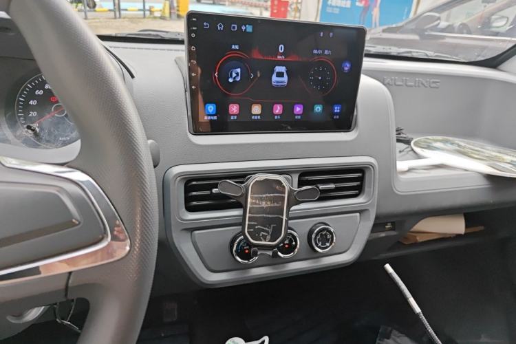 Used Wuling Yangguang 2025 Model 400km Bus Edition—Comfort Edition Audio And AC Panel