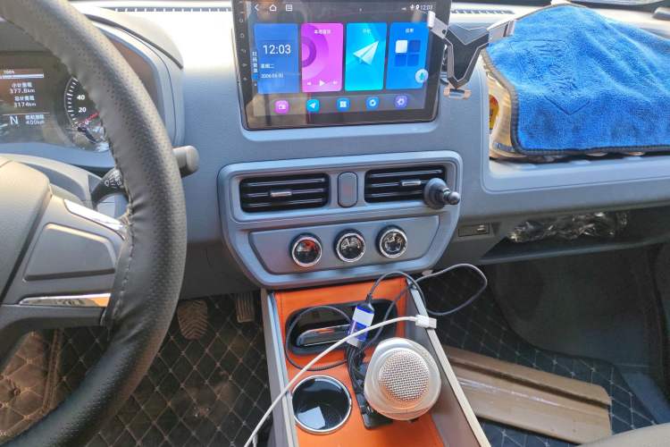 Used Wuling Yangguang 2025 Model 400km Bus Edition—Comfort Edition Audio And AC Panel