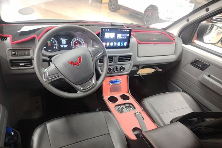 Used Wuling Yangguang 2025 Model 400km Bus Edition—Comfort Edition Center Console