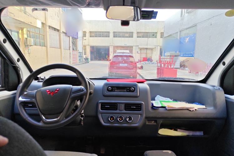 Used Wuling Yangguang 2025 Model 400km Bus Edition—Comfort Edition Center Console