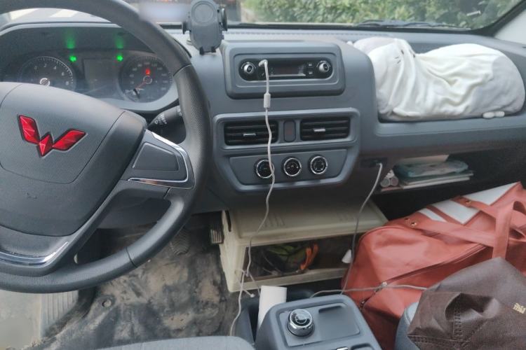 Used Wuling Yangguang 2025 Model 400km Bus Edition—Comfort Edition Center Console