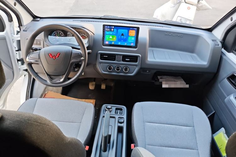 Used Wuling Yangguang 2025 Model 400km Bus Edition—Comfort Edition Center Console