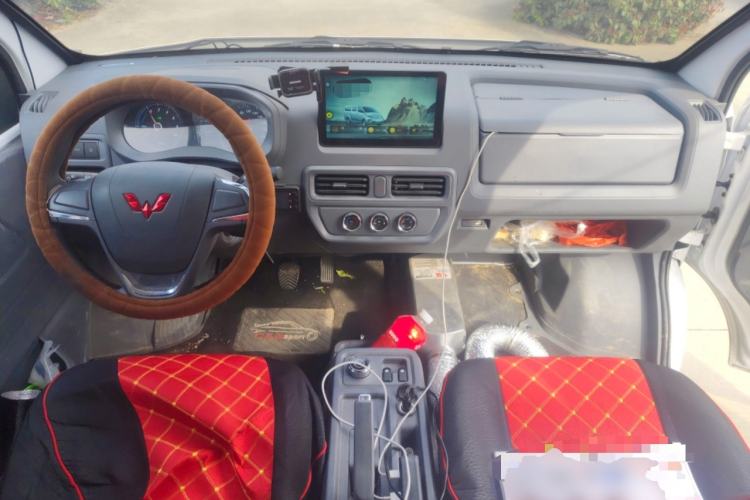 Used Wuling Yangguang 2025 Model 400km Bus Edition—Comfort Edition Center Console