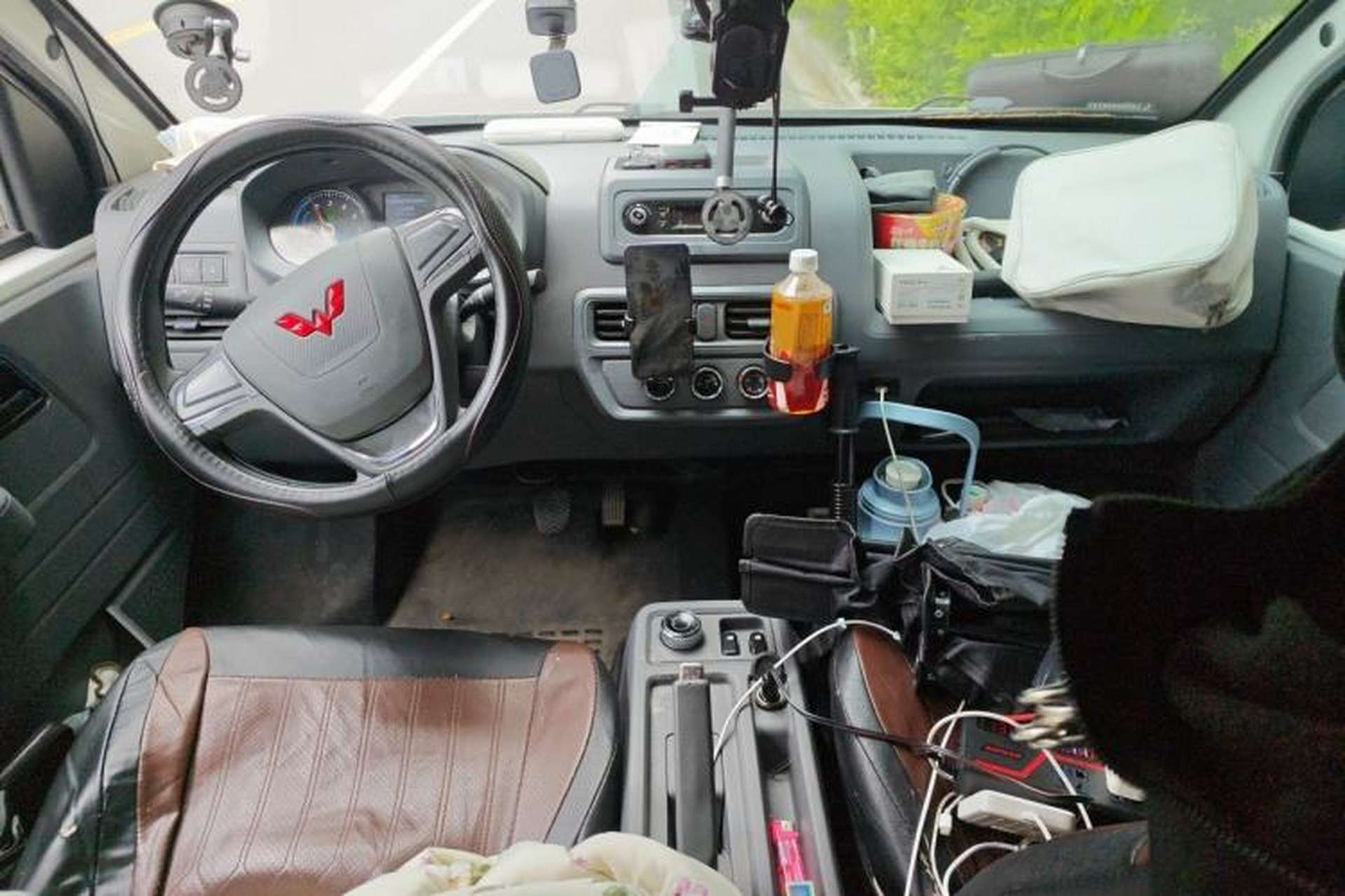 Used Wuling Yangguang 2025 Model 400km Bus Edition—Comfort Edition Center Console