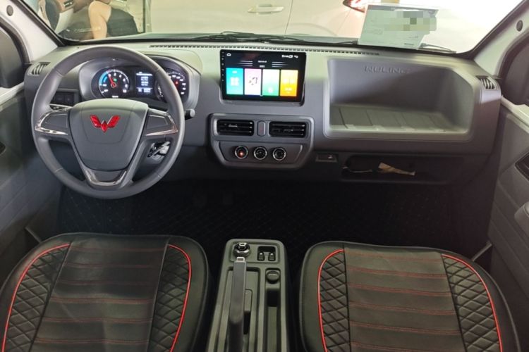 Used Wuling Yangguang 2025 Model 400km Bus Edition—Comfort Edition Center Console